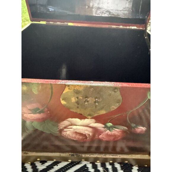 Large Trunk Chest Box Wood Hand painted Floral W/Gold Studs 14.5x11.5x15 in - Picture 3 of 8